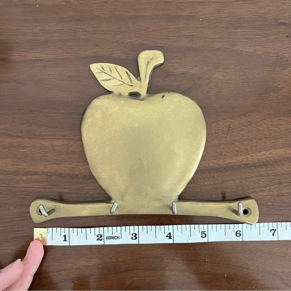 Beautiful Vintage Brass Apple Key Ring Holder Wall Hanging 4 Hooks - Picture 7 of 8